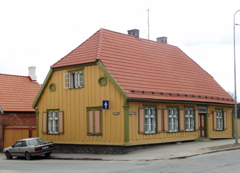 File:Viljandi_renoveeritud maja Tallinna mnt nurgal.jpg